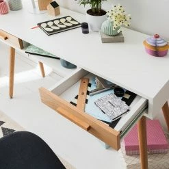 Mørteens Schreibtisch Lewin - Eiche teilmassiv - Weiß / Eiche -Möbel Verkäufe 2024 1000008545 190618 10011500007 GALLERYIMAGES P000000001000008545