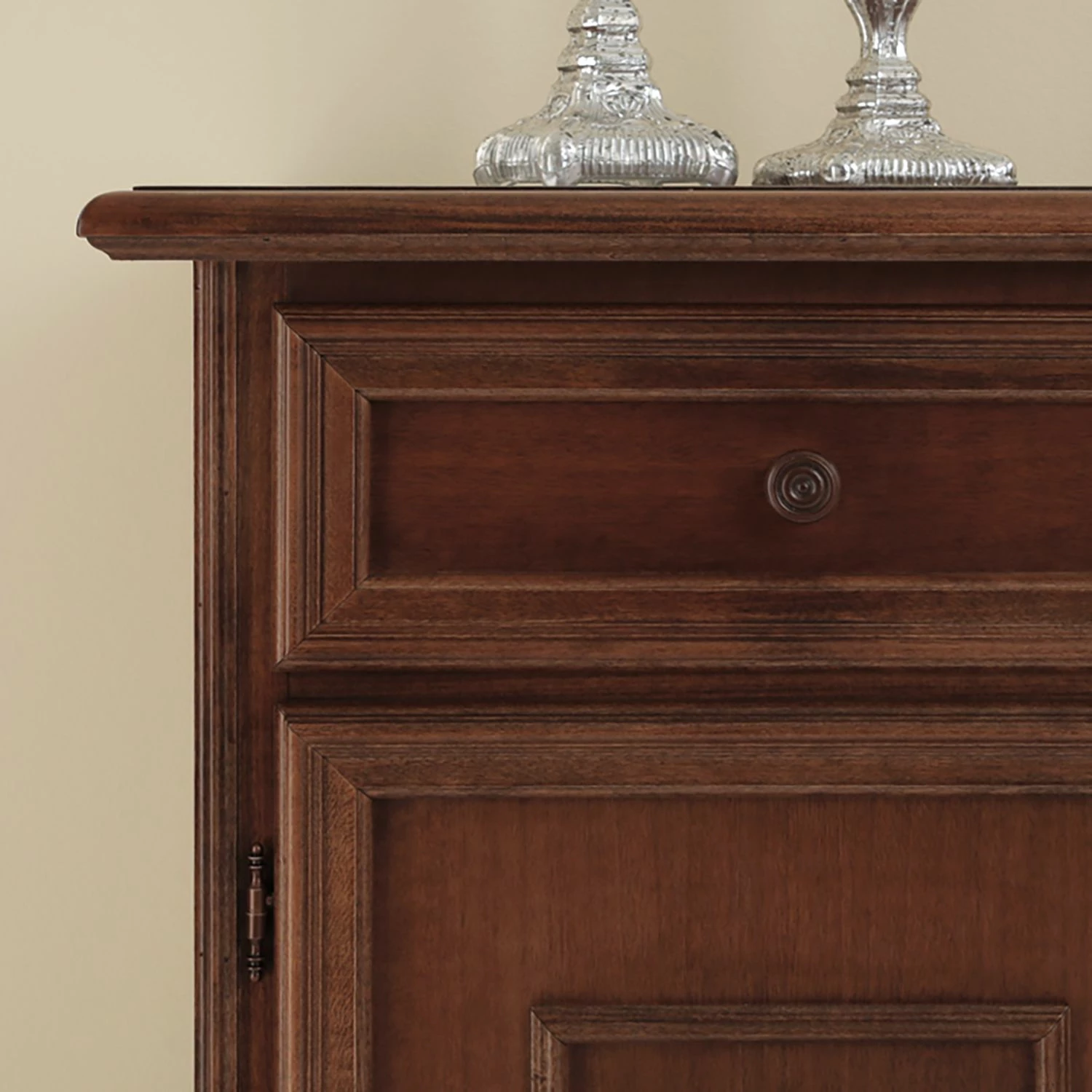 Montreux Sideboard Arabella I - Ayous teilmassiv - Antikbraun 6 Montreux Sideboard Arabella I - Ayous teilmassiv - Antikbraun – Bild 4