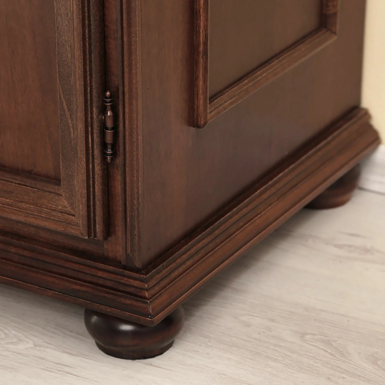 Montreux Sideboard Arabella I - Ayous teilmassiv - Antikbraun 14 Montreux Sideboard Arabella I - Ayous teilmassiv - Antikbraun – Bild 12