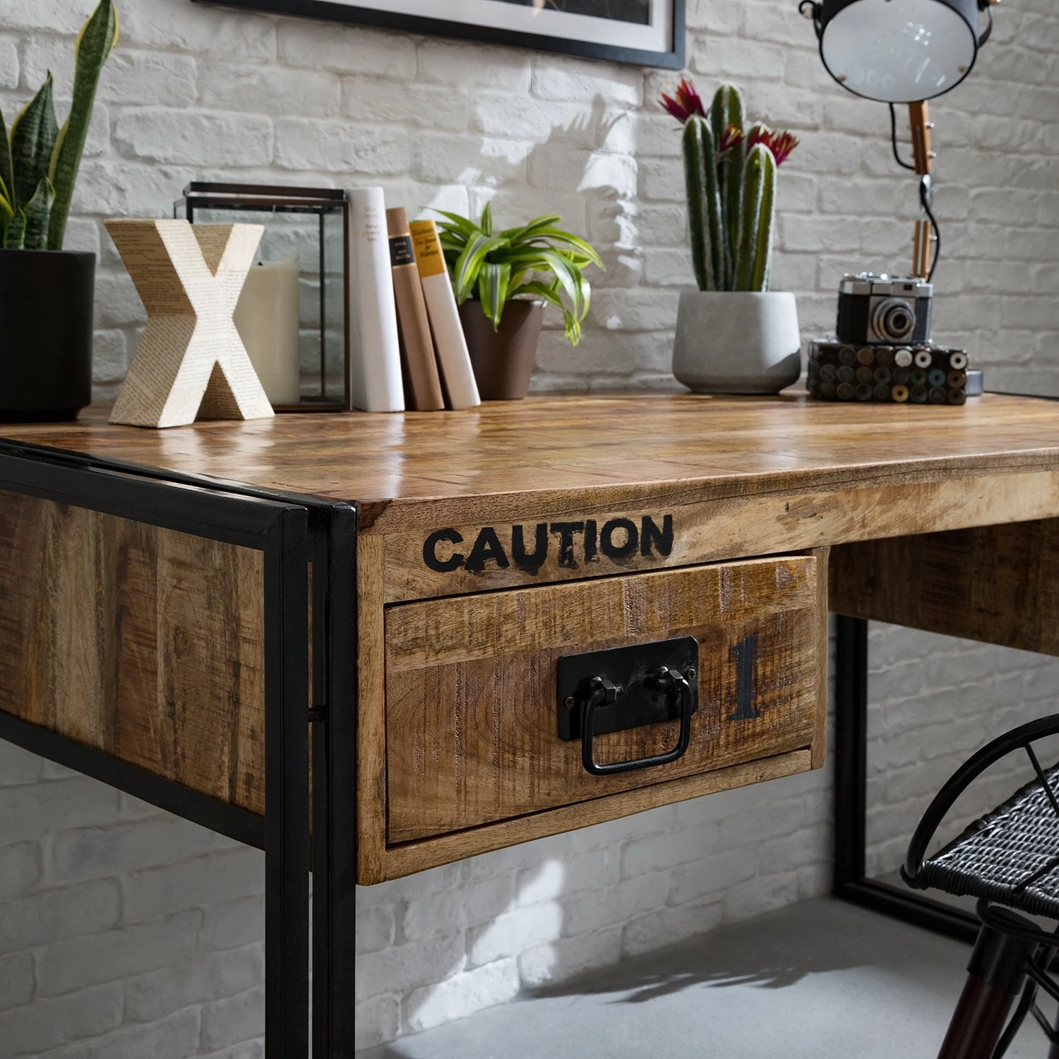 Wolf-Möbel Schreibtisch Iron - Mango massiv / Eisen - Mango / Schwarz 12 Wolf-Möbel Schreibtisch Iron - Mango massiv / Eisen - Mango / Schwarz – Bild 10