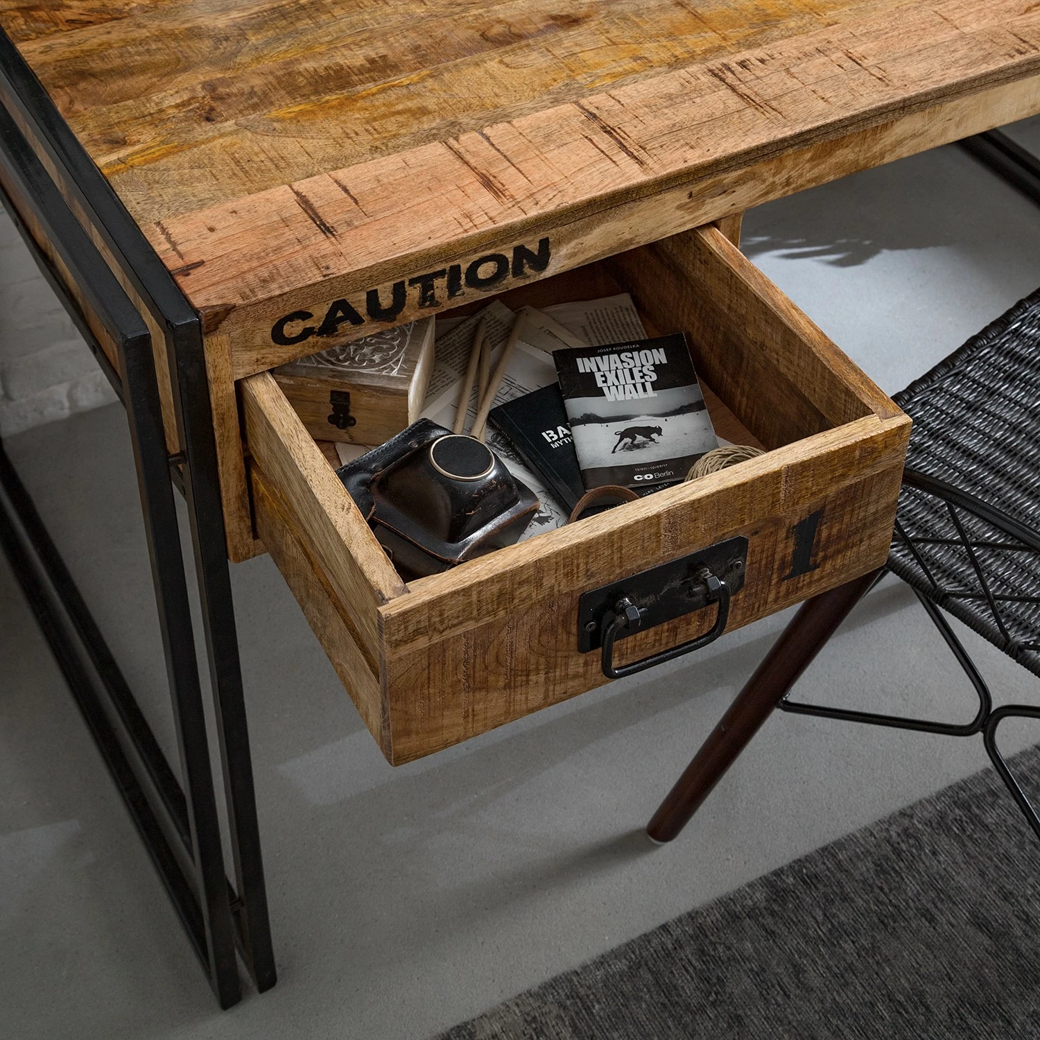 Wolf-Möbel Schreibtisch Iron - Mango massiv / Eisen - Mango / Schwarz 13 Wolf-Möbel Schreibtisch Iron - Mango massiv / Eisen - Mango / Schwarz – Bild 11