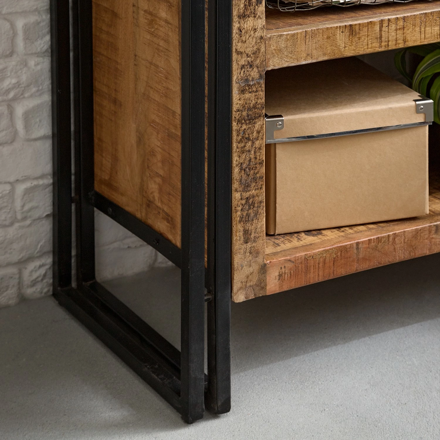 Wolf-Möbel Regal Iron II - Mango massiv / Eisen 11 Wolf-Möbel Regal Iron II - Mango massiv / Eisen – Bild 9