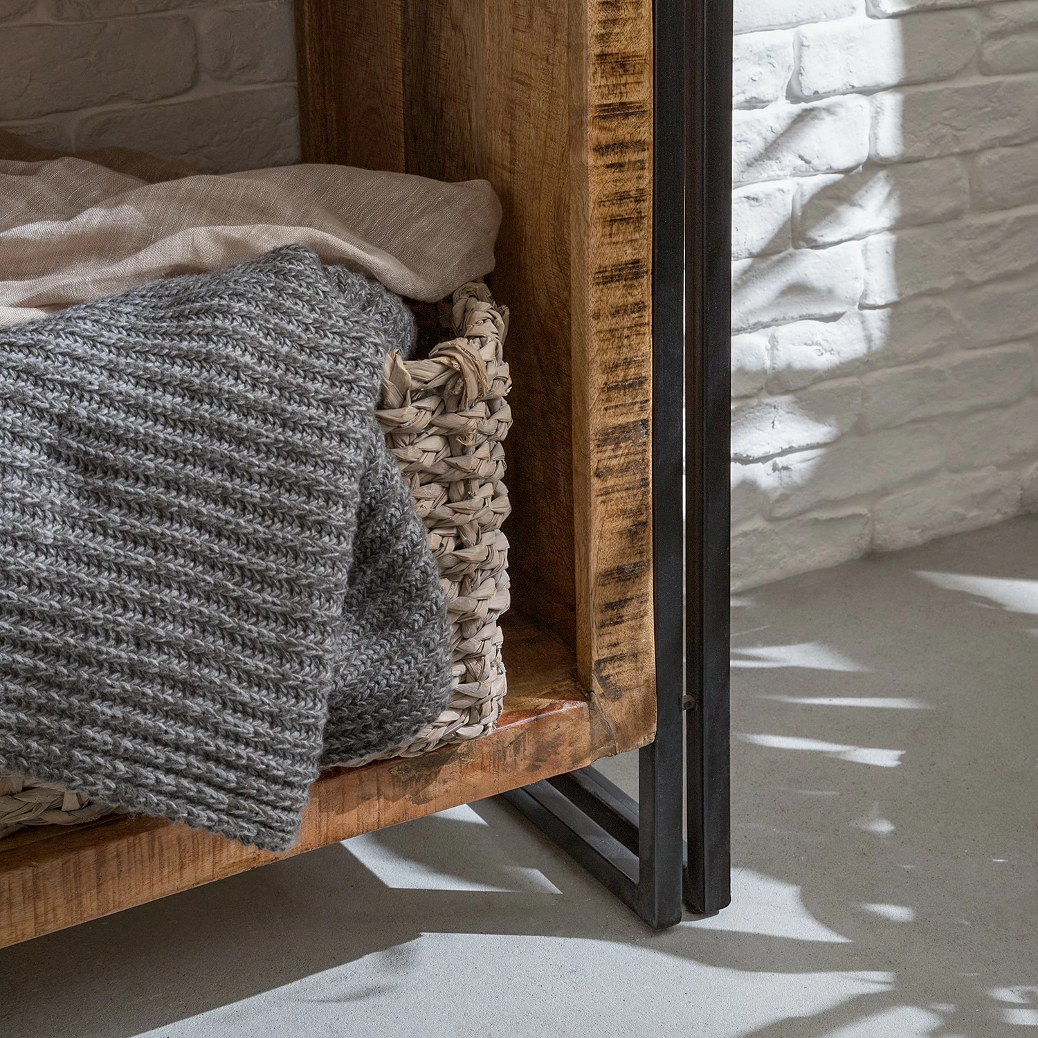 Wolf-Möbel Regal Iron II - Mango massiv / Eisen 12 Wolf-Möbel Regal Iron II - Mango massiv / Eisen – Bild 10