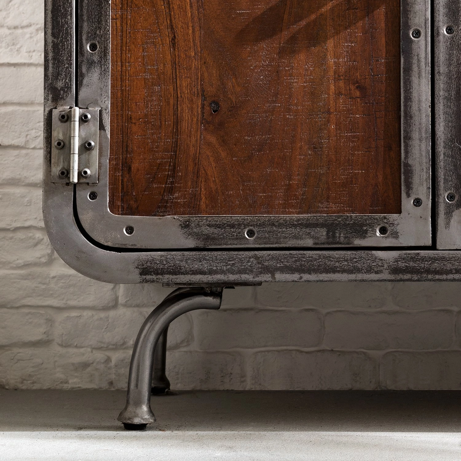 Ars manufacti Sideboard Wharton II - Akazie teilmassiv / Stahl 13 Ars manufacti Sideboard Wharton II - Akazie teilmassiv / Stahl – Bild 11