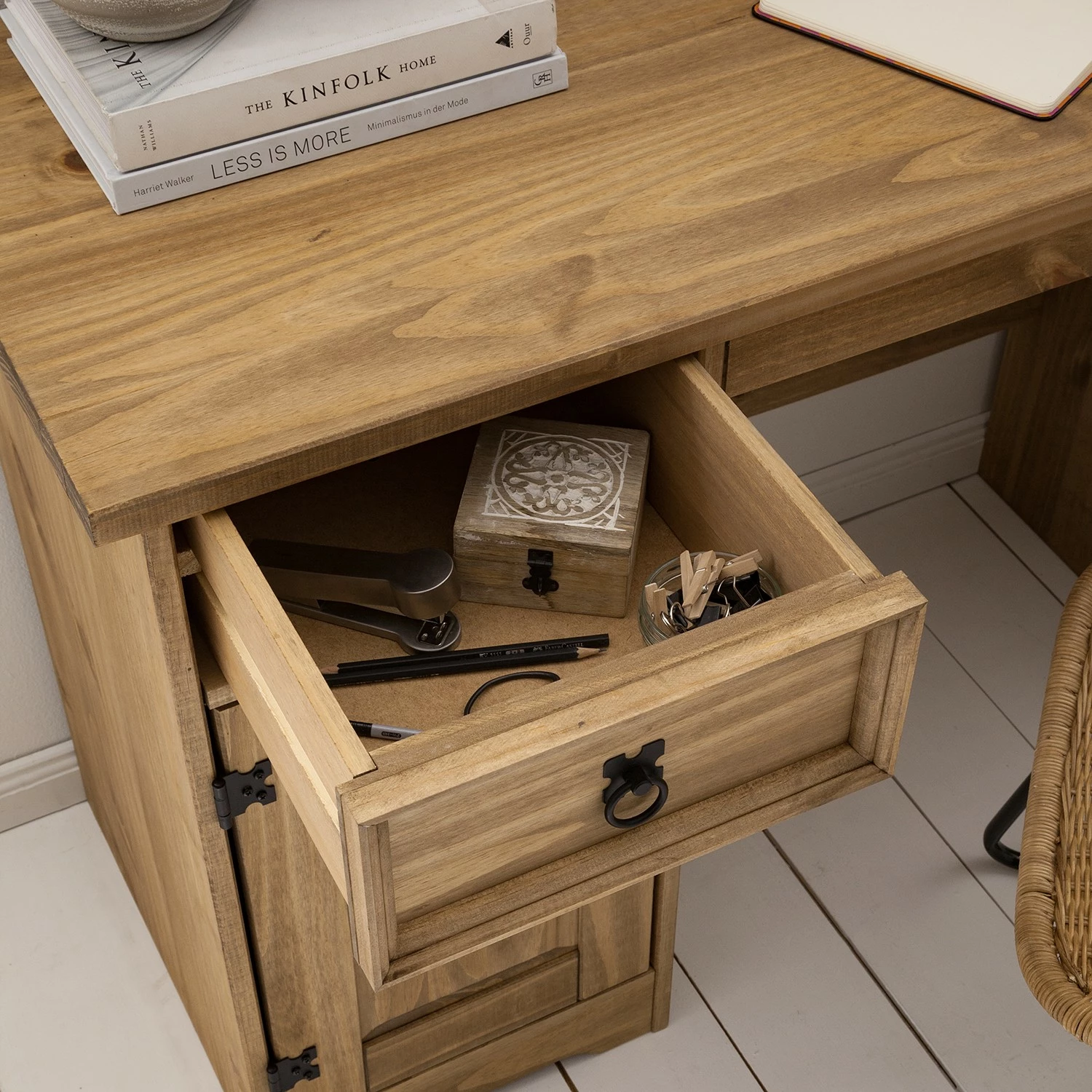 Maison Belfort Schreibtisch Finca Rustica I - Kiefer massiv - Kiefer Natur 16 Maison Belfort Schreibtisch Finca Rustica I - Kiefer massiv - Kiefer Natur – Bild 14