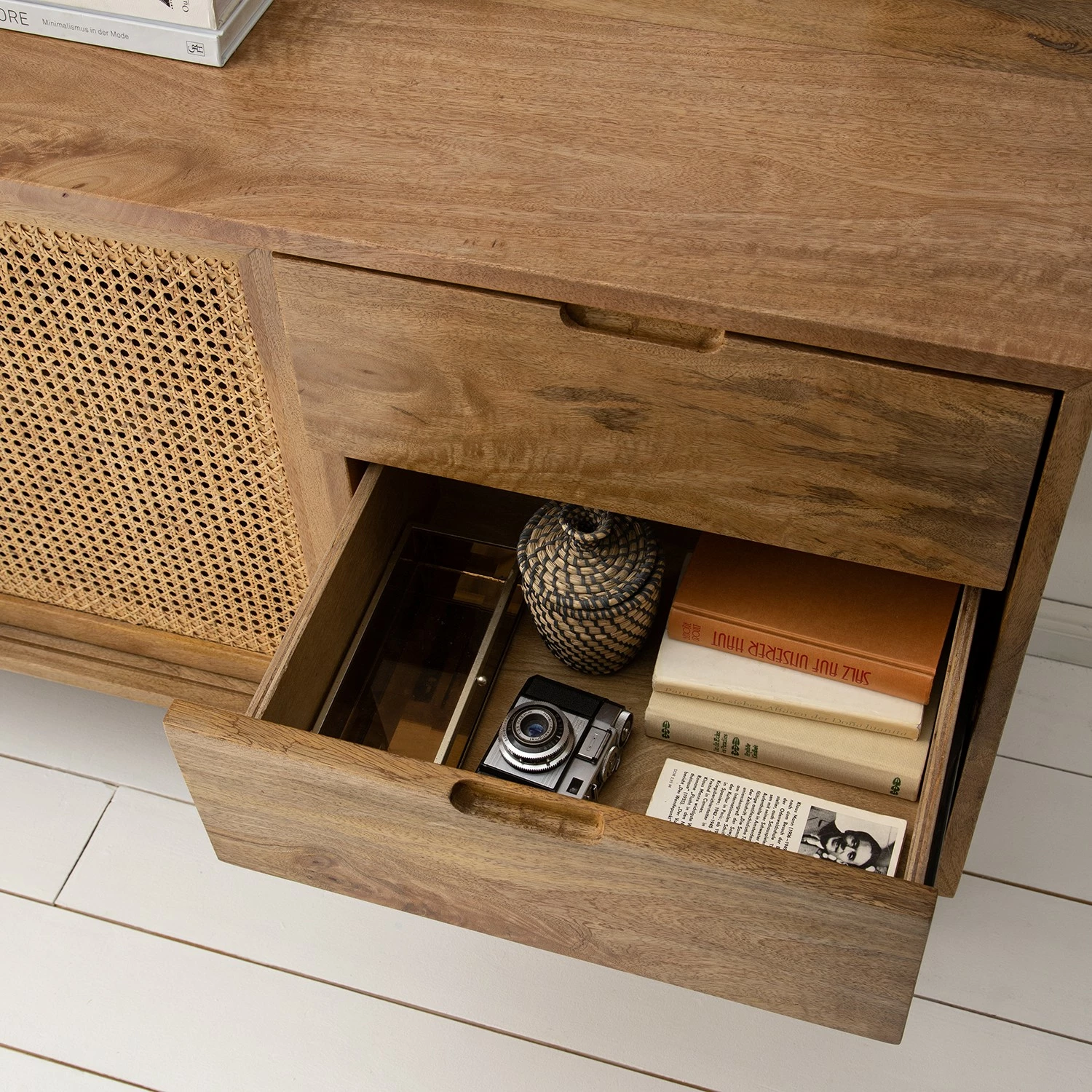 Ars manufacti Sideboard Vina I - Mango massiv / Wiener Geflecht - Mango / Schwarz 13 Ars manufacti Sideboard Vina I - Mango massiv / Wiener Geflecht - Mango / Schwarz – Bild 11