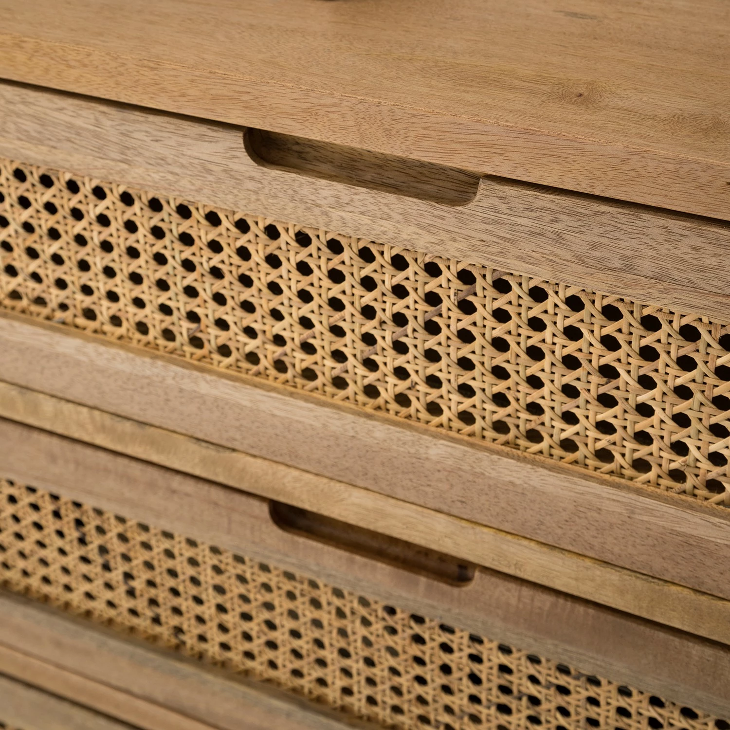 Ars manufacti Kommode Vina I - Mango massiv / Wiener Geflecht - Mango / Schwarz 10 Ars manufacti Kommode Vina I - Mango massiv / Wiener Geflecht - Mango / Schwarz – Bild 8