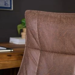 Furnitive Chefsessel Wisdom - Microfaser / Kunststoff - Vintage Braun / Schwarz -Möbel Verkäufe 2024 1000230753 220624 025 MOOD DETAILS P000000001000230753 mood