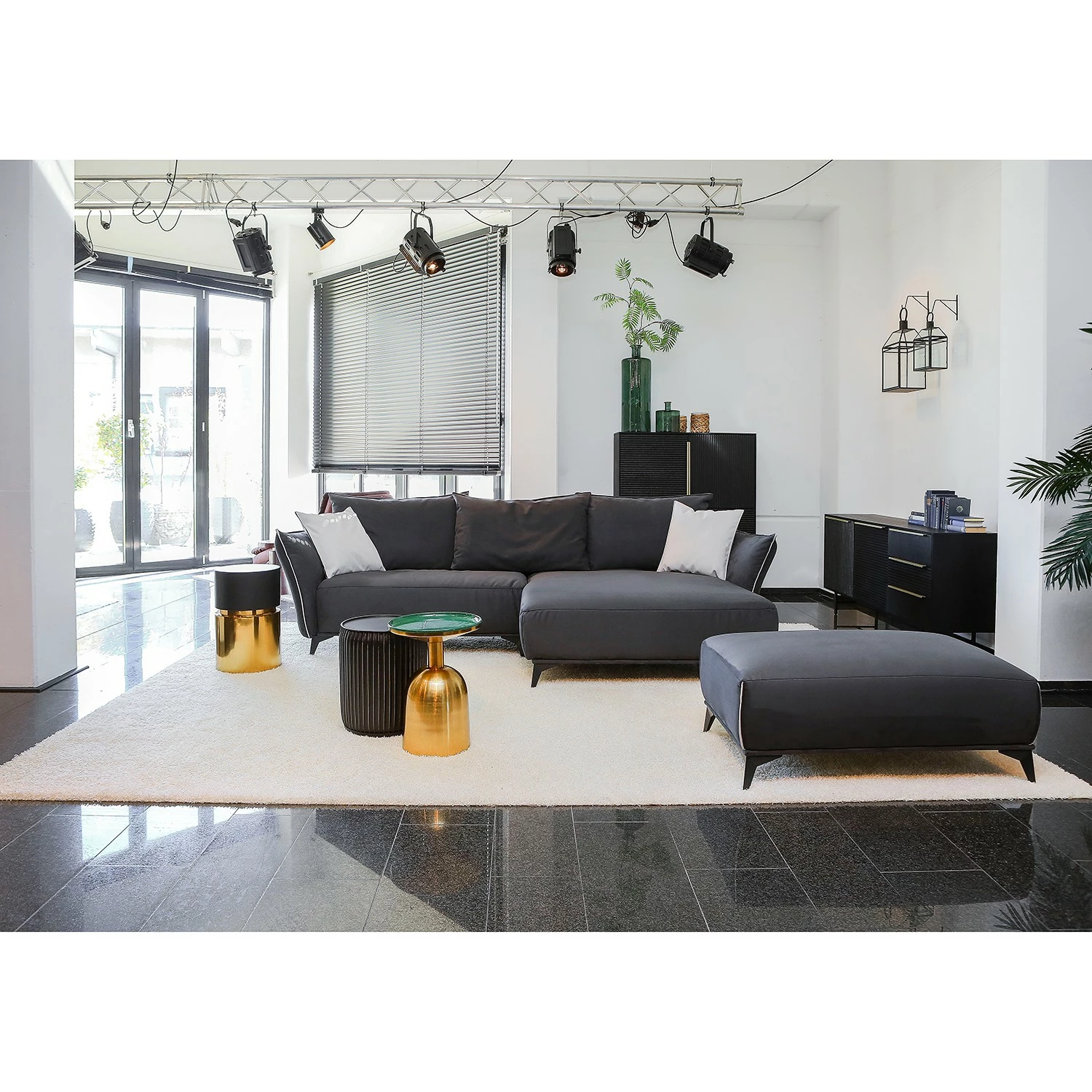 Red Living Sideboard Soyons - Akazie massiv / Metall - Schwarz / Gold 4 Red Living Sideboard Soyons - Akazie massiv / Metall - Schwarz / Gold – Bild 2