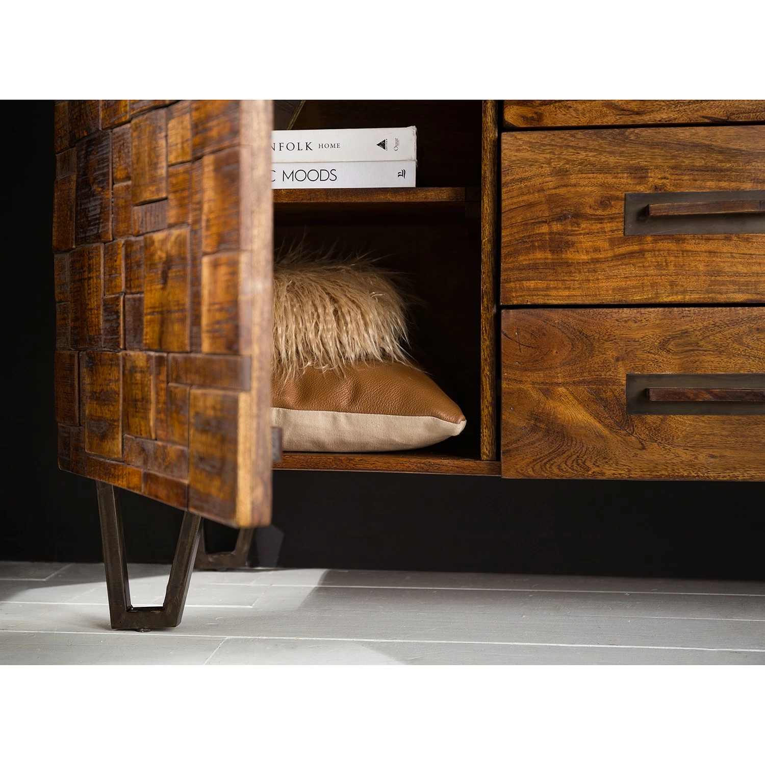 Wolf-Möbel Sideboard Bazac - Inkl. Beleuchtung - Akazie massiv - Akazie / Dunkelgrau 20 Wolf-Möbel Sideboard Bazac - Inkl. Beleuchtung - Akazie massiv - Akazie / Dunkelgrau – Bild 18