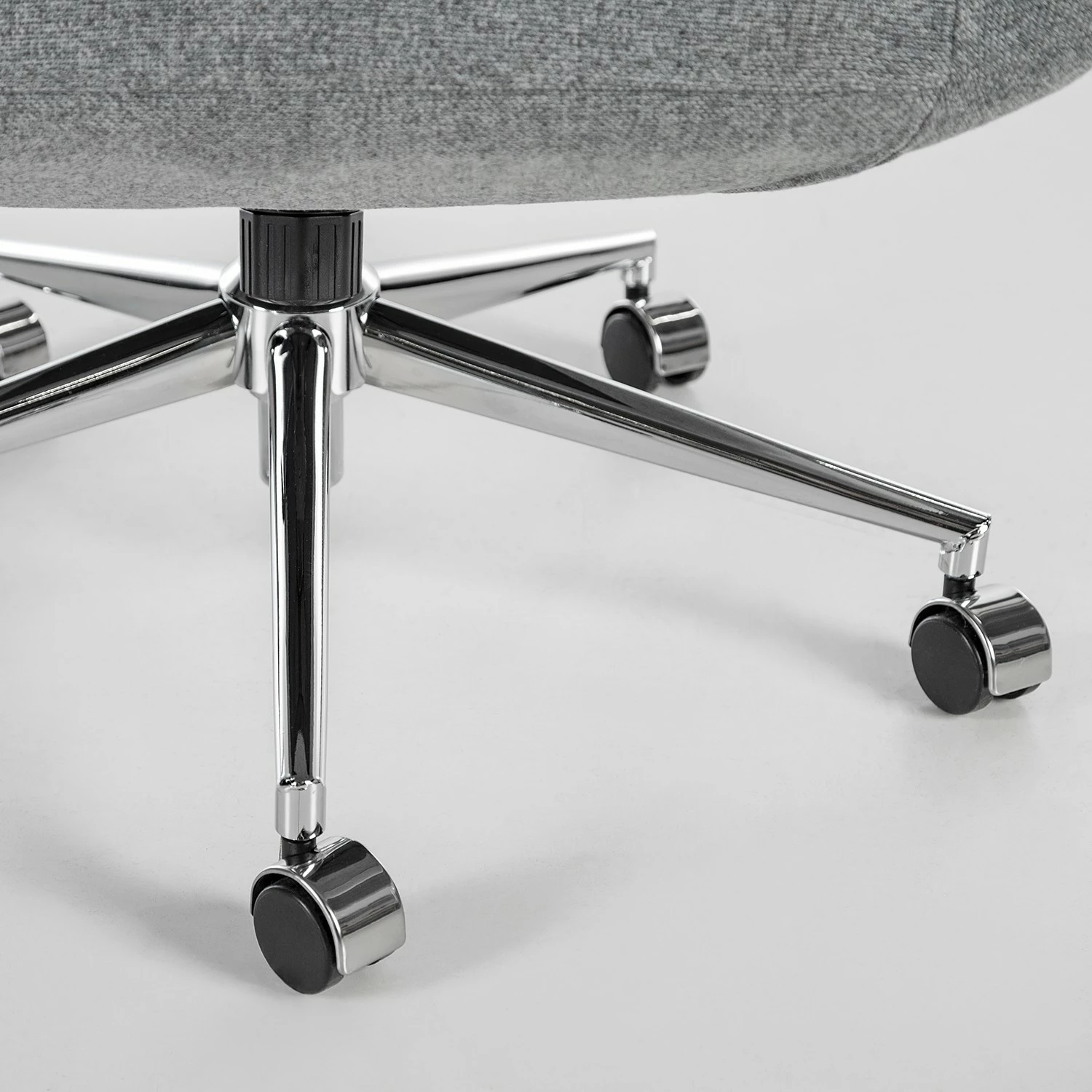 Furnitive Massagebürostuhl Barnard - (mit Massagefunktion) - Webstoff / Metall - Hellgrau / Chrom 17 Furnitive Massagebürostuhl Barnard - (mit Massagefunktion) - Webstoff / Metall - Hellgrau / Chrom – Bild 15