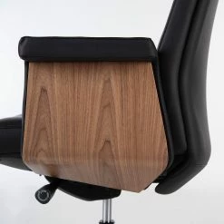 Fredriks Bürostuhl Weld - Echtleder / Walnuss Furnier / Metall - Schwarz / Walnuss / Aluminium -Möbel Verkäufe 2024 1000310647 220826 039 DETAILS P000000001000310647