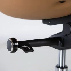 Fredriks Bürostuhl Zore - Kunstleder / Metall - Cognac / Aluminium -Möbel Verkäufe 2024 1000310651 220826 040 DETAILS P000000001000310651