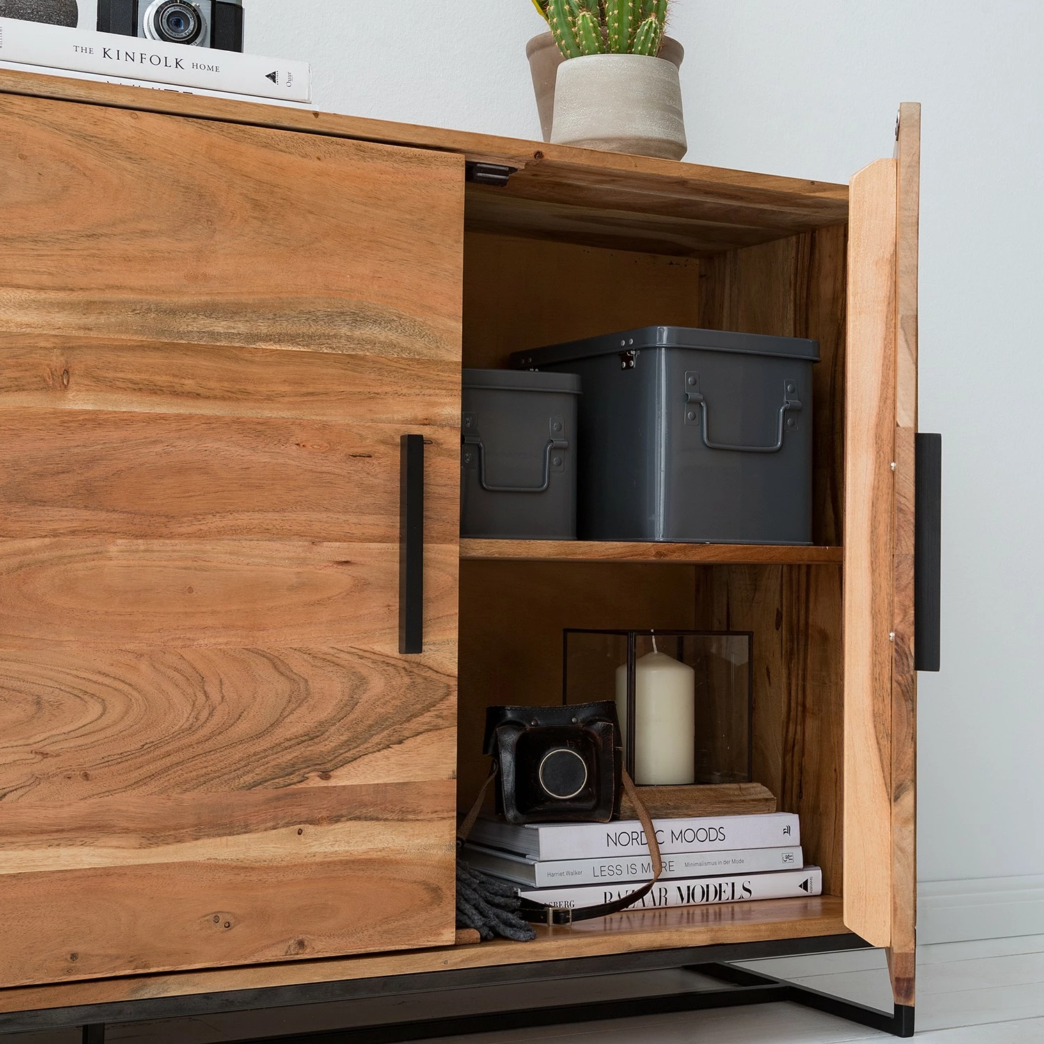 Ars manufacti Sideboard Woodson II - Akazie massiv / Metall - Akazie Hellbraun 25 Ars manufacti Sideboard Woodson II - Akazie massiv / Metall - Akazie Hellbraun – Bild 23