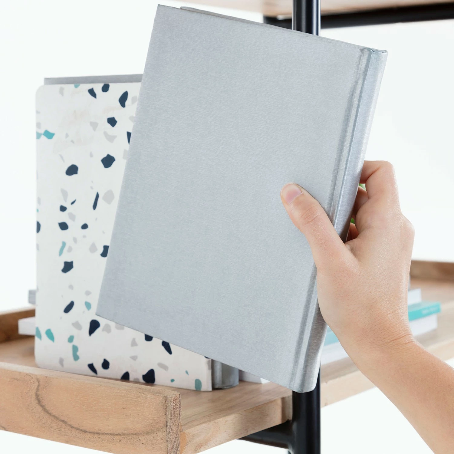 Red Living Regal Breitbride II - Akazie massiv / Metall - Akazie / Schwarz 12 Red Living Regal Breitbride II - Akazie massiv / Metall - Akazie / Schwarz – Bild 10