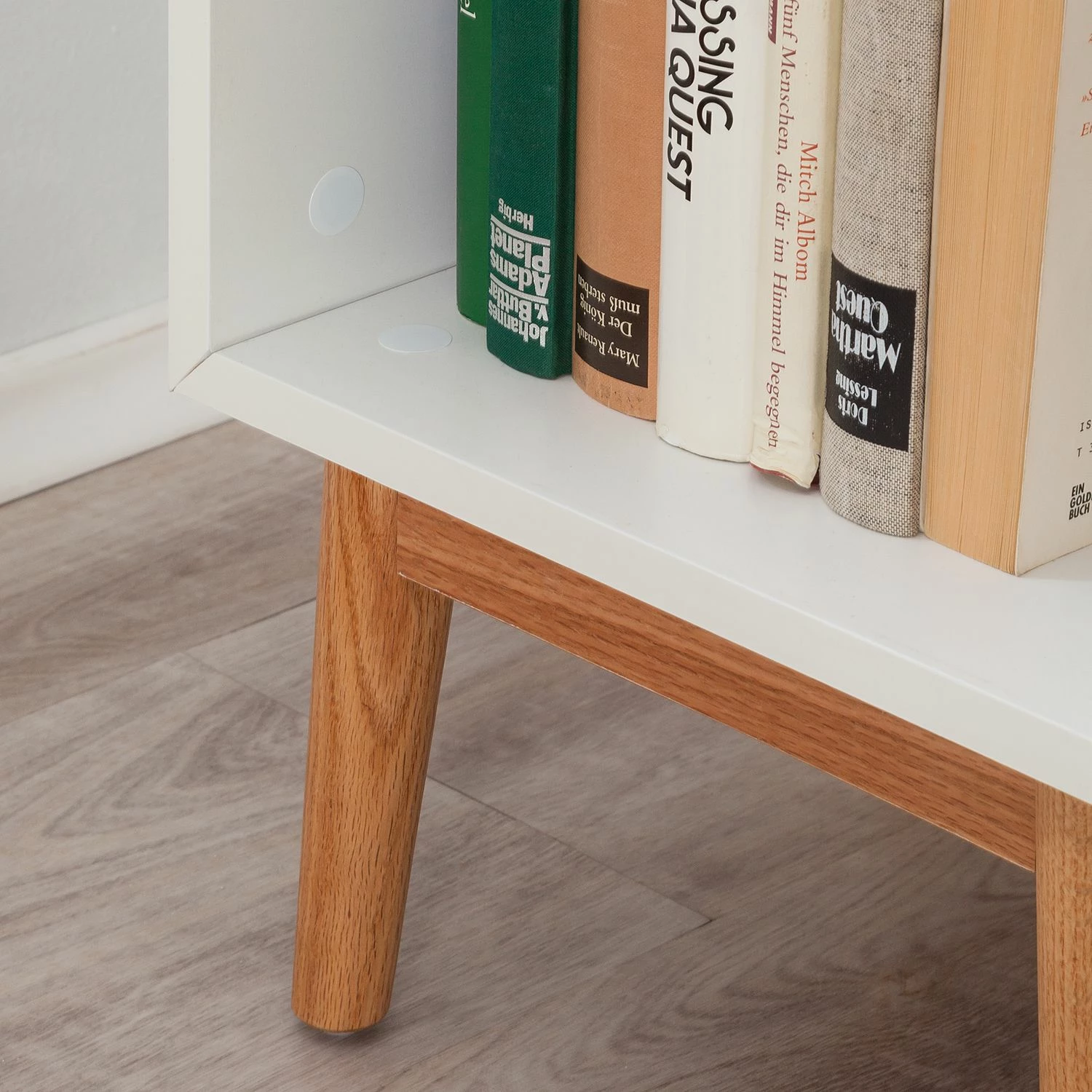 Mørteens Regal Lindholm I - Weiß / Eiche 7 Mørteens Regal Lindholm I - Weiß / Eiche – Bild 5