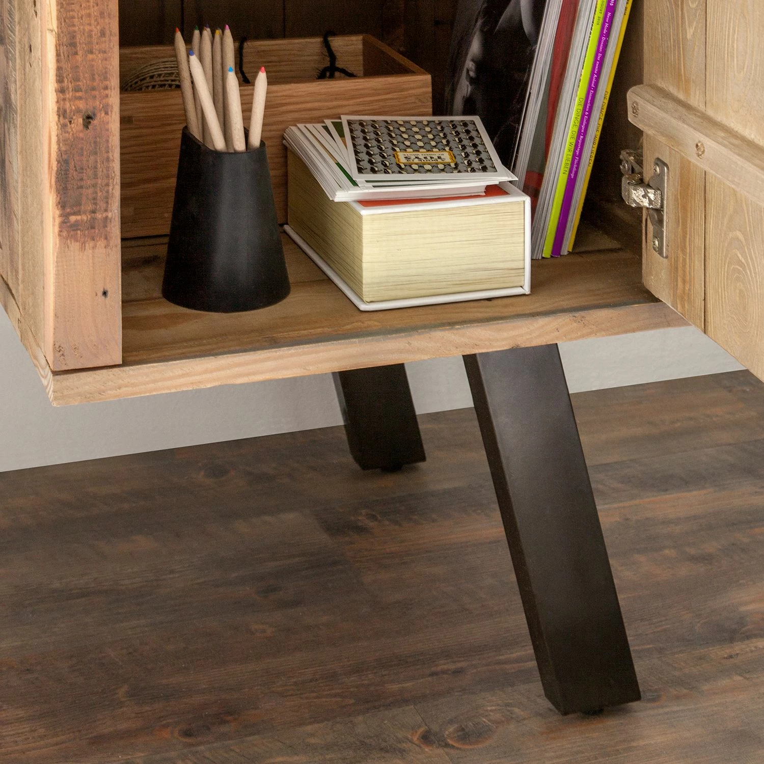 Ars manufacti Schreibtisch Tamati - Pinie massiv / Edelstahl - Pinie / Schwarz 8 Ars manufacti Schreibtisch Tamati - Pinie massiv / Edelstahl - Pinie / Schwarz – Bild 6