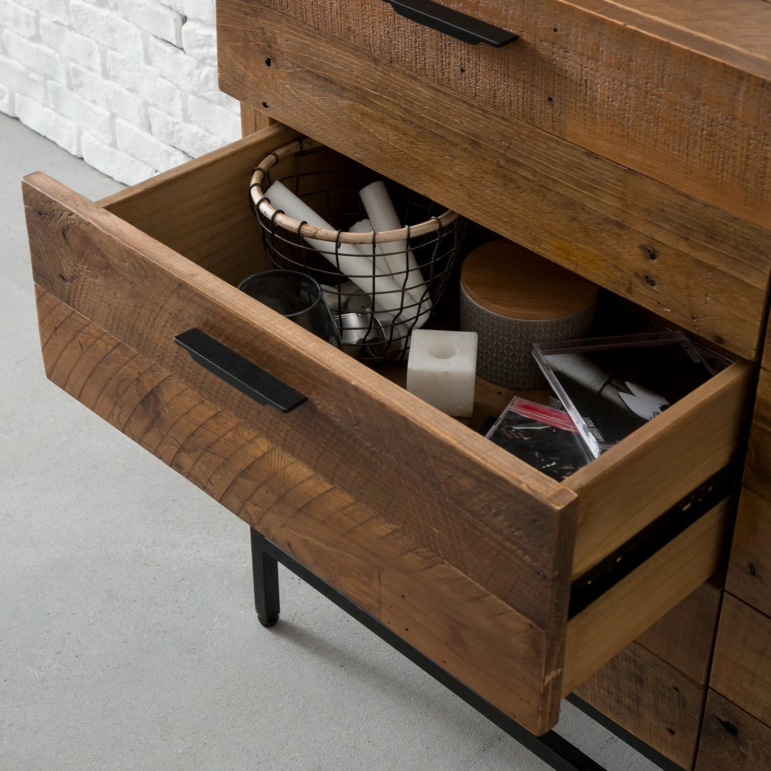 Ars manufacti Sideboard Grasby - Altholz Pinie / Metall - Pinie Dunkel / Schwarz 10 Ars manufacti Sideboard Grasby - Altholz Pinie / Metall - Pinie Dunkel / Schwarz – Bild 8